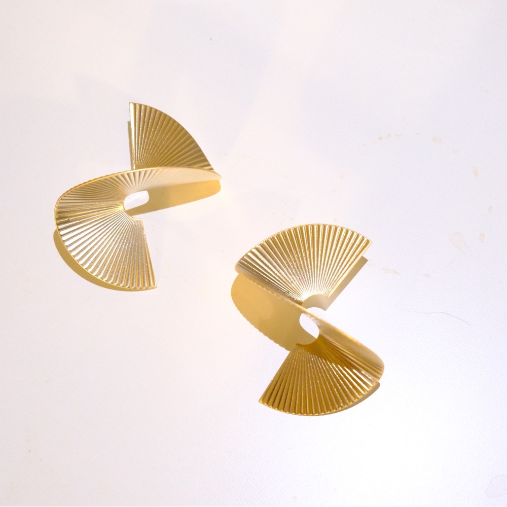 Geometric Minimalist Twist Earrings - 14k gold plated